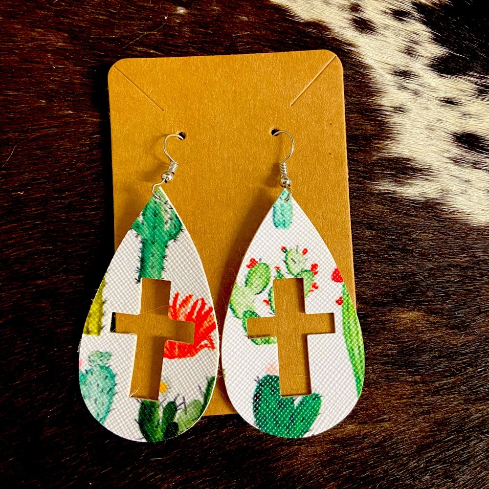 🌵Western Cactus Earrings!